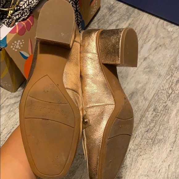 Gold shoes - Picture 2 of 4